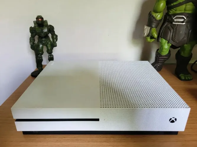 Xbox one s (sem controle)
