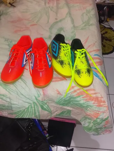 2 Chuteiras de futsal