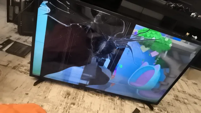 Smart TV Samsung 42 polegadas com a tela quebrada