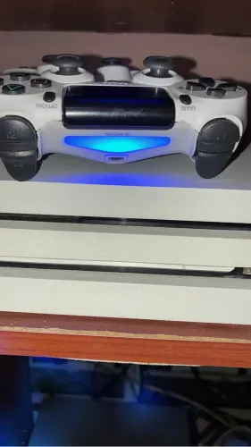 Ps4 pro edição branca ilimitada