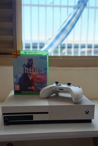 Xbox One S 500GB + Battlefield V - Completo