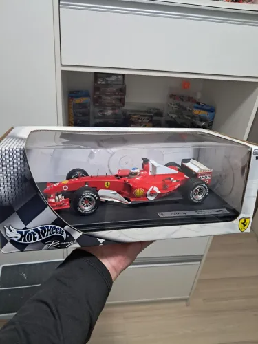 Miniatura Hot Wheels Racing 1:18 Ferrari F2004 Rubens Barrichello