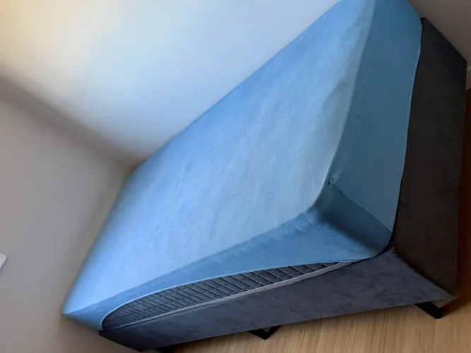 Cama e colchão solteiro