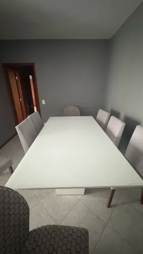 Mesa com 8 cadeiras