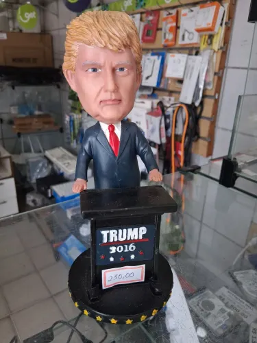 Boneco do Trump
