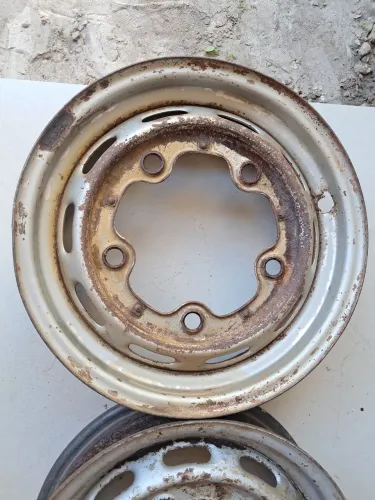 01 roda aro 15 modelo 5 furos.fusca e derivados