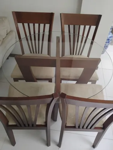 Mesa de jantar com cadeiras