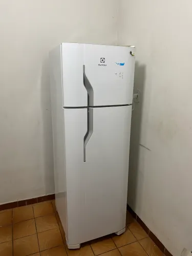 Geladeira Electrolux 260L