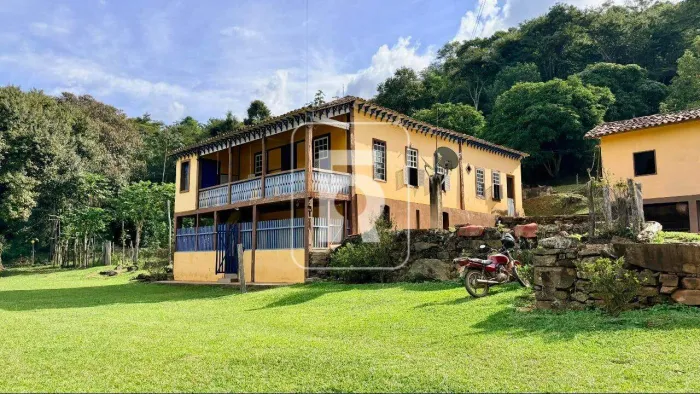 FAZENDA À VENDA