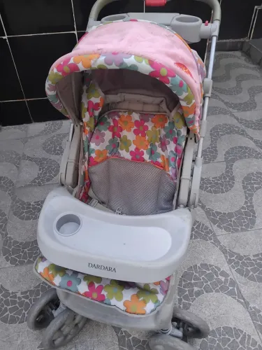 Carrinho de bebê .