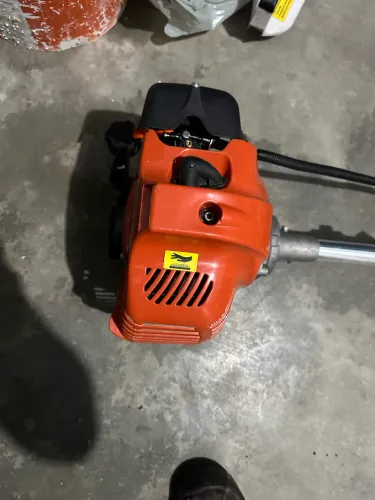 Vendo moto serra e máquina de corta mato 