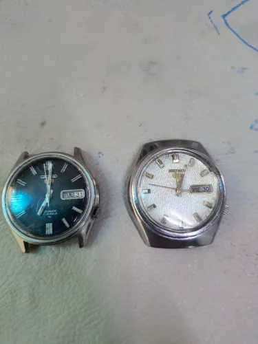 2 Seiko 5 7009  automático funcionando e para necessário revisão 