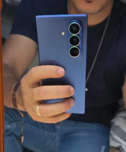 Dobrável z fold 7 azul  1 terá memória 