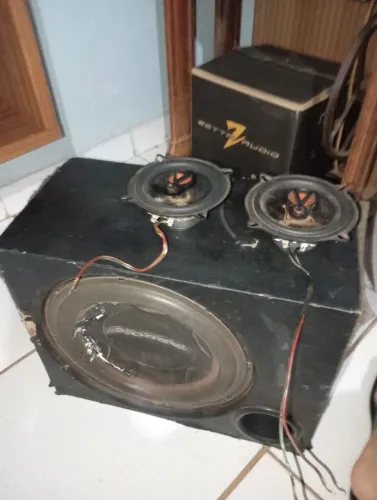 Grave Pioneer na caixa e dois auto falante JBL 50 rms