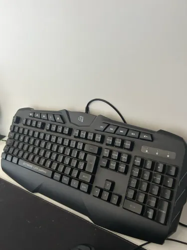Teclado e mouse gamer seminovos 