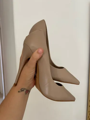 Scarpin bege Carrano