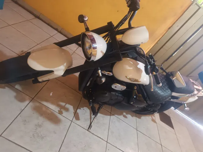 Suzuki Boulevard M800