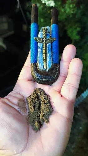 Maracás , kurip , tipi  reais e cachimbos , instrumento de força. Valores a  130 a 180 $