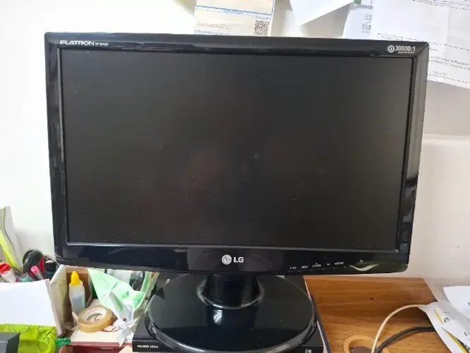 Monitor LG 41cmx23cm usado