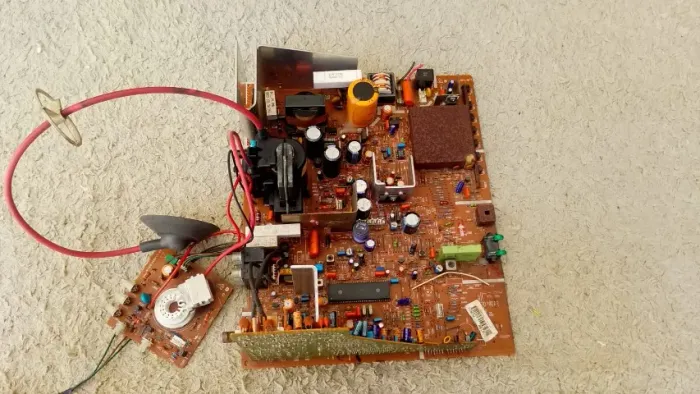 Placa TV Tubo Sharp C-2188 B usada