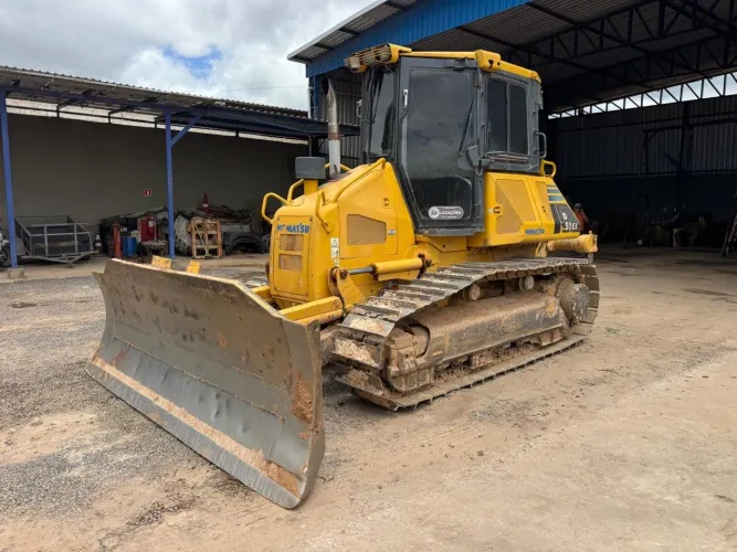 Trator de esteira Komatsu D51