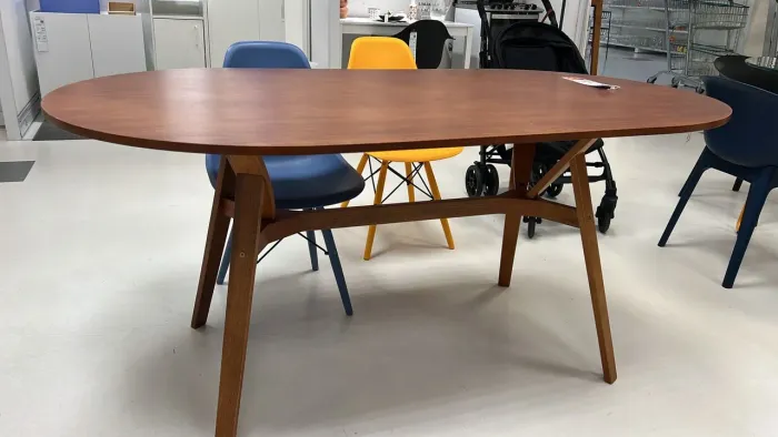 Mesa oval TokStok Trevo 6 lugares 