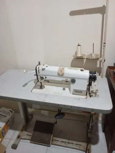 Máquina costura reta industrial 