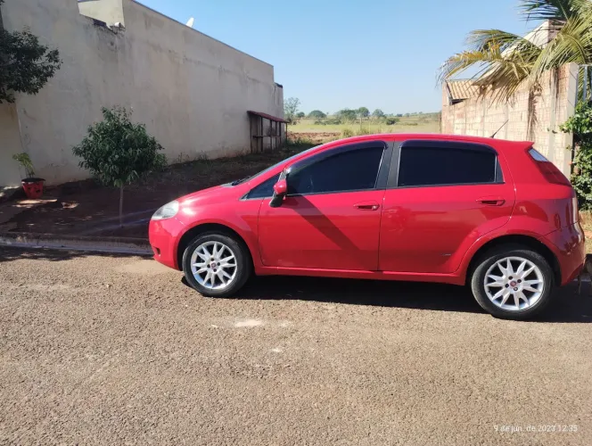Fiat Punto Attractive 1.4 Fire Flex 8V 5P 2012