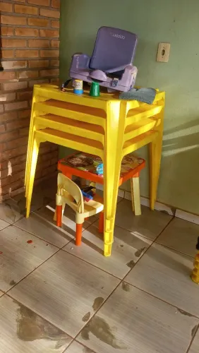 Jogo de mesa e cadeira