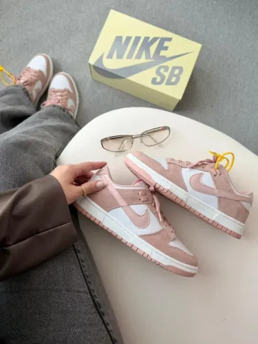 Tênis Nike Dunk SB Low Feminino Premium Cor: Rosa/Branco - Disponível 34 AO 38
