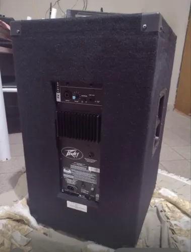 Caixa ativa Peavey 400 watts
