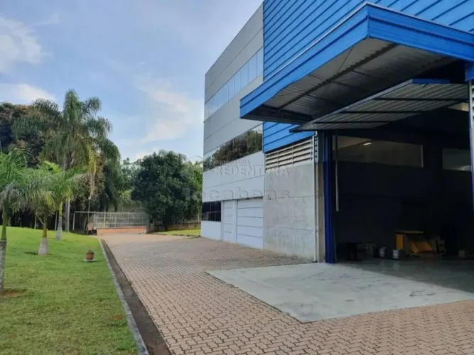 Itatiba SP - Galpão industrial com acabamento diferenciado, remetendo a uma construção de 