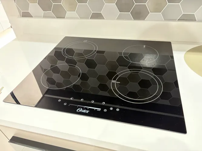Cooktop de Indução 4 Bocas Oster Touch Screen - 220V