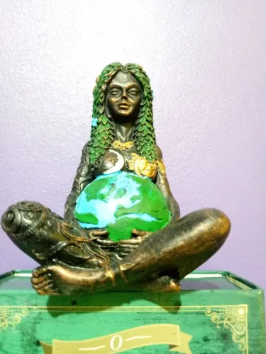 Estatueta Deusa Gaia 14cm (resina)