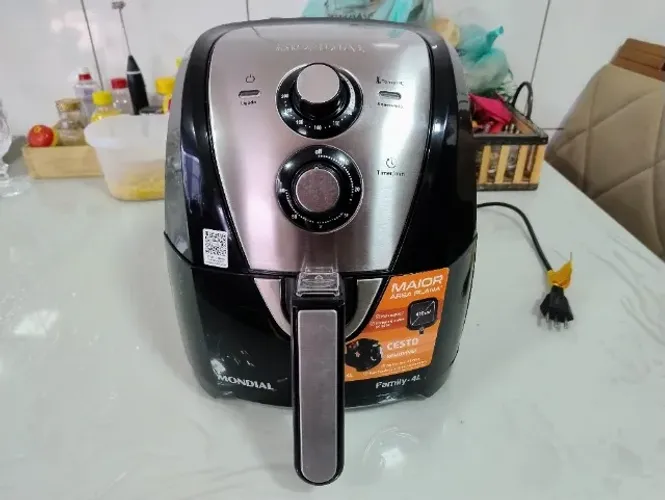 Fritadeira Air Fryer Mondial Family Preto e Inox 4L com Timer