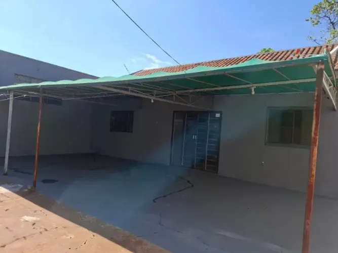 CASA 3 QUARTOS DUAS QUADRAS DA AV.CALOGERAS BANDEIRAS