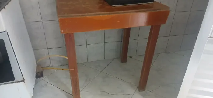 MESA DE MADEIRA