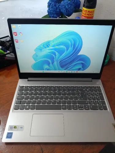 Notebook Lenovo IdeaPad 3 - Prata | Intel Celeron, 4GB RAM, Tela HD
