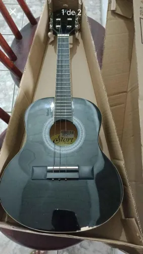 Vendo cavaquinho Start na cor preta.