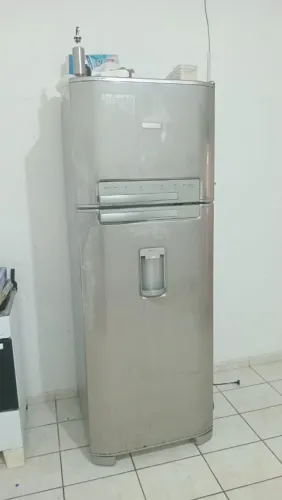 Geladeira Electrolux - para concerto ou retirada de peças. preço a negociar