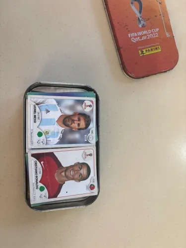 figurinha do messi e do cr7 de 2018