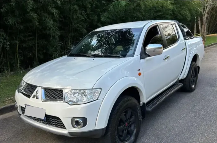 Mitsubishi L200 Triton HPE 3.2 CD TB Int.diesel AUT 2013