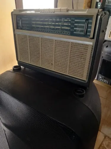 Rádio antigo Filhips pra decoração