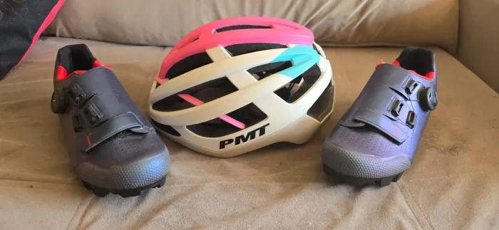 Sapatilhas de ciclismo +capacete