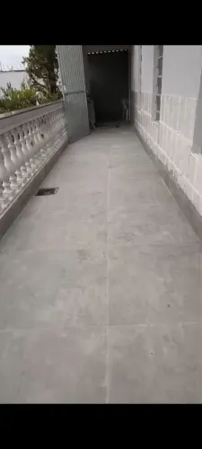PEDREIRO EM PORCELANATO