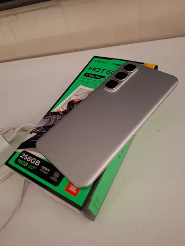 Infinix 256GB 8GB RAM 1380,00 parcela nos cartões 