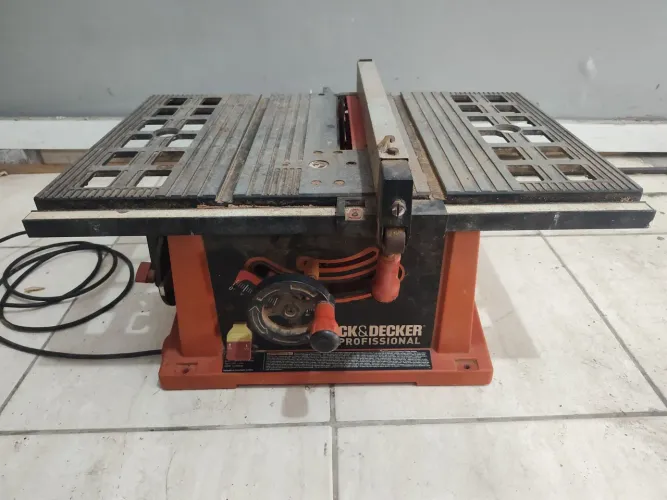 Serra de bancada Black & Decker BT1800- B2