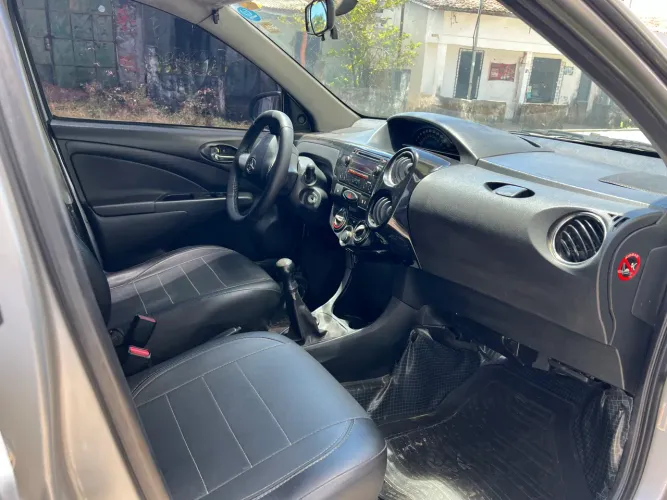 Toyota Etios XS Sedan 1.5 Flex 16V 4P Mec. 2015