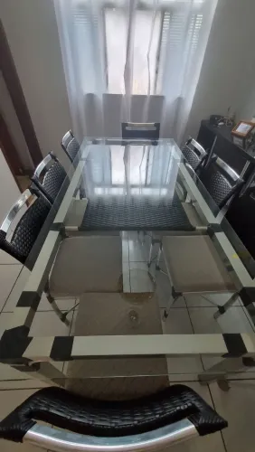 Mesa de vidro com cadeiras para 8 lugaress