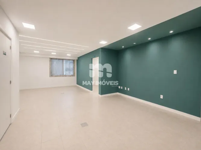 Sala comercial com 120m² no Centro de Itajaí
